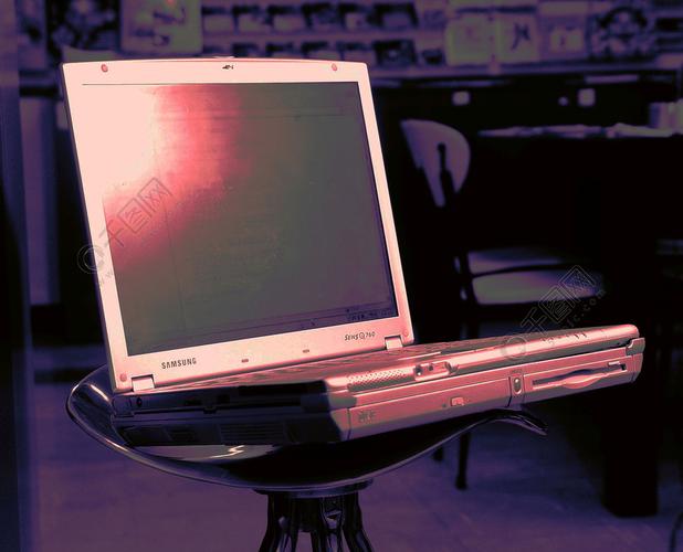 显示器屏幕计算机显示技术设备办公笔记本电脑键盘商务现代电子办公